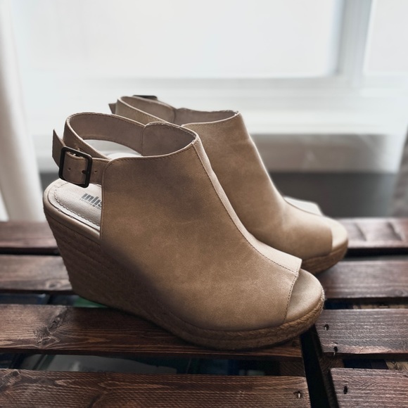 Ladies Unlisted Wedge Sandals - Picture 4 of 8